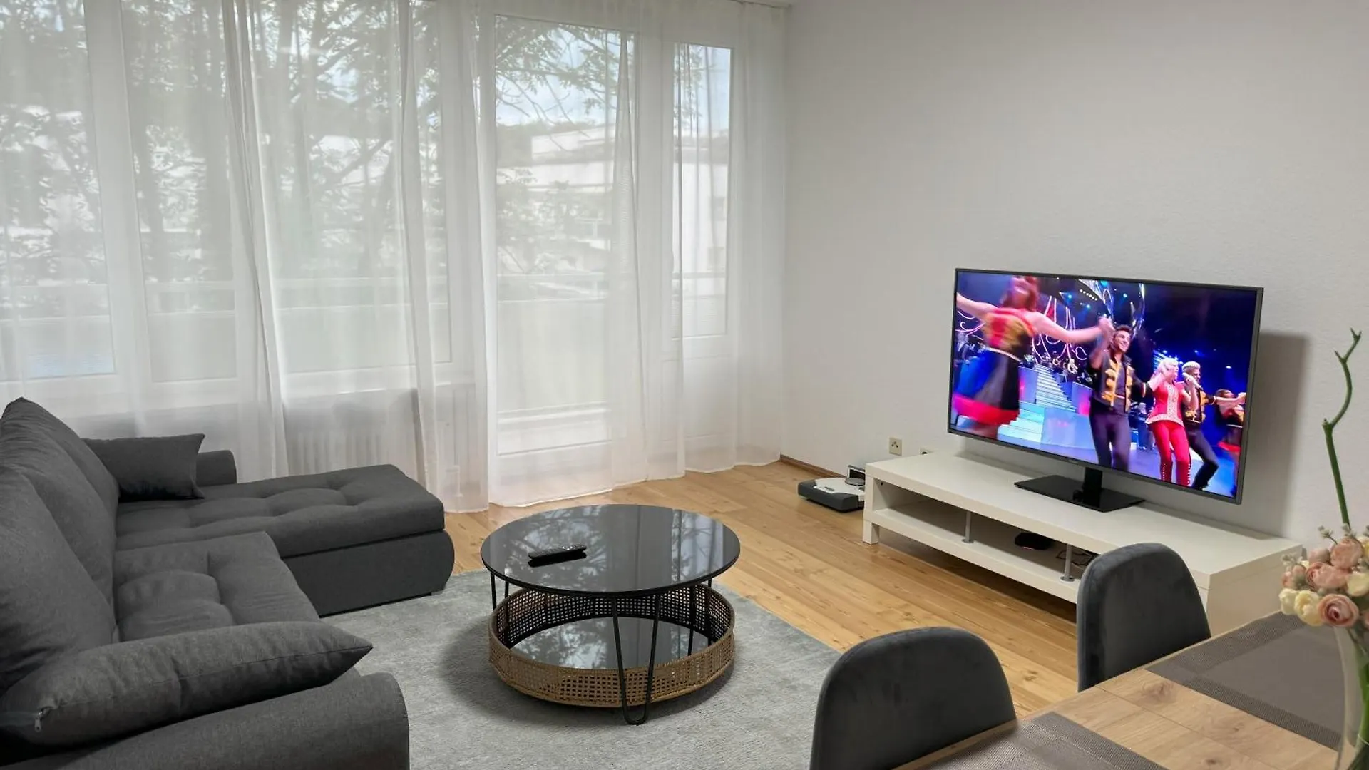 Sunny Apartment With Pool Access Μόναχο
